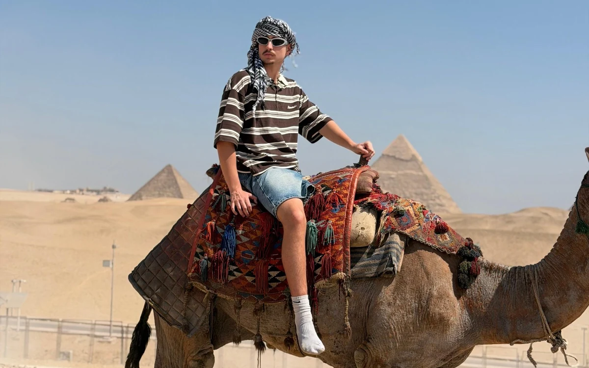 Quad bikes on the desert sand behind the Giza plateau